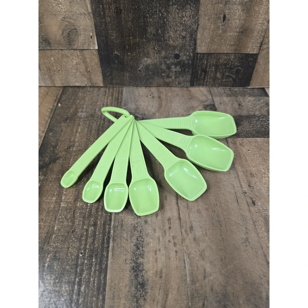 Vintage Tupperware Lime Green Measuring Spoons 6 Piece Set